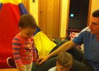 41 Deti 2012 ZuzaMartin 107 Zuzi kontroluje